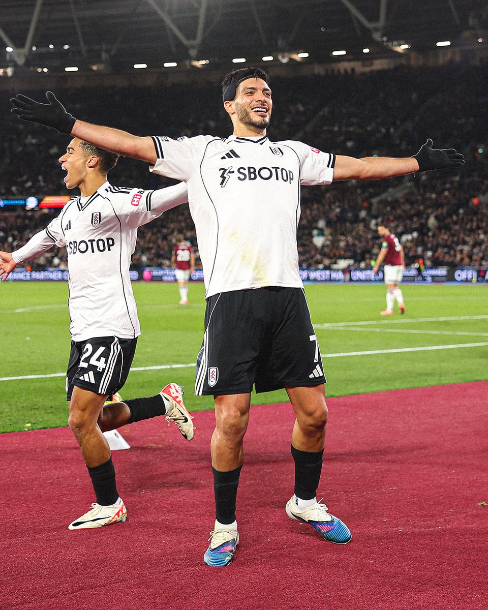 Raúl Jiménez durante el juego entre West Ham vs Fulham