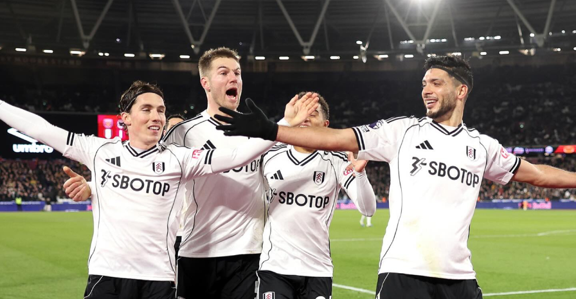 Raúl Jiménez va por Luis Suárez entre los máximos goleadores latinos de la Premier League