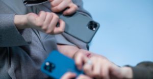 3 banderas rojas en el registro de líneas de celulares en México