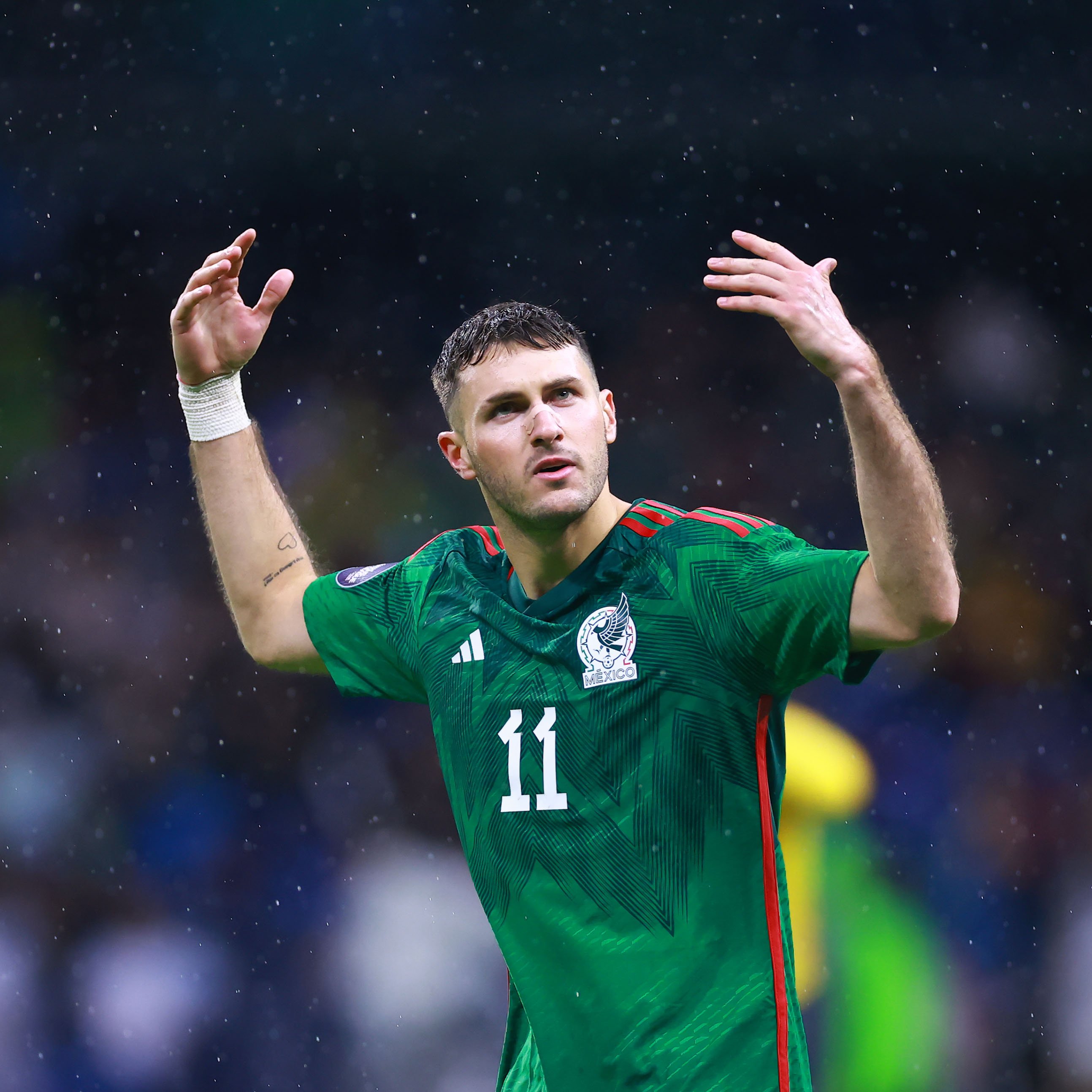 Santiago Giménez con la Selección Mexicana