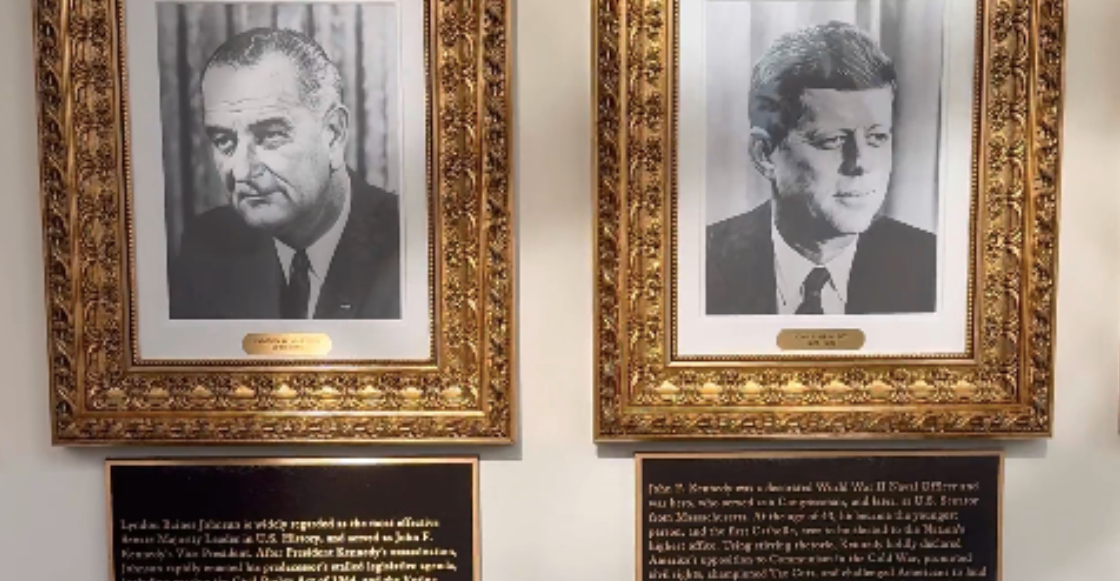 trump-placas-criticas-brulas-retratos-expresidentes-casa-blanca-1 (1)