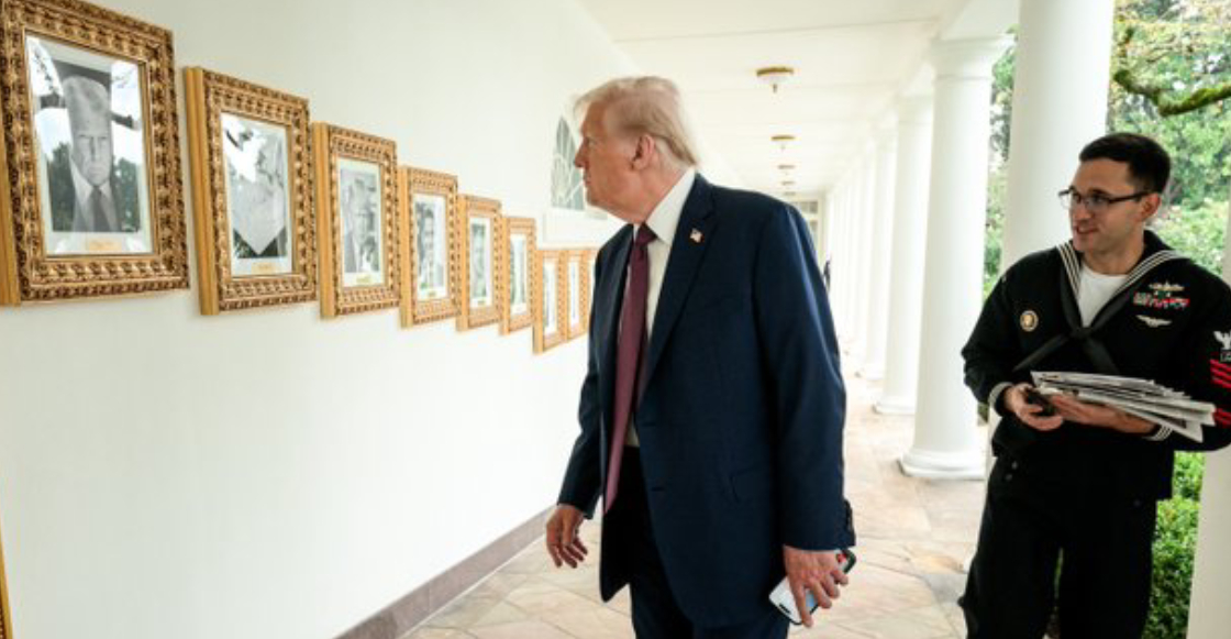 trump-placas-criticas-brulas-retratos-expresidentes-casa-blanca-1