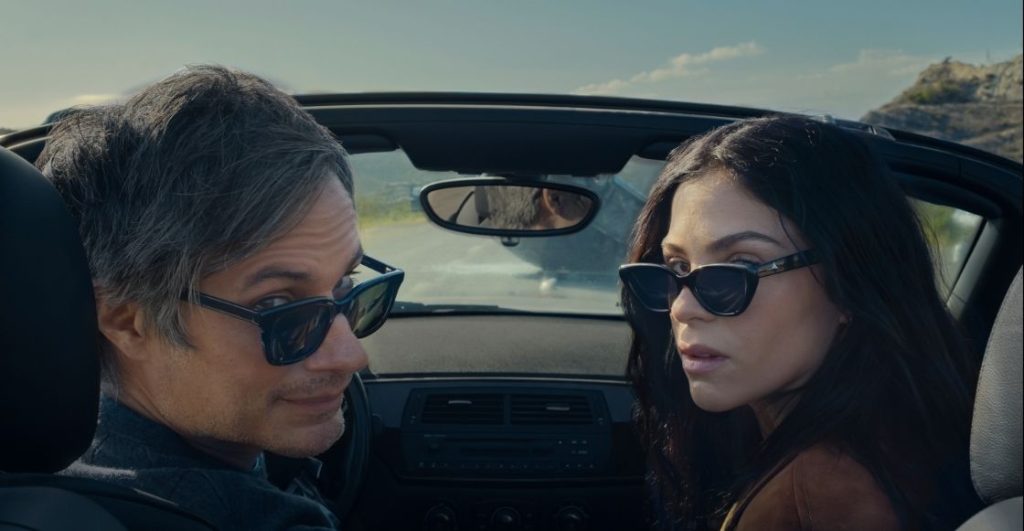 Gael García y Paulina Dávila en 'Santita'