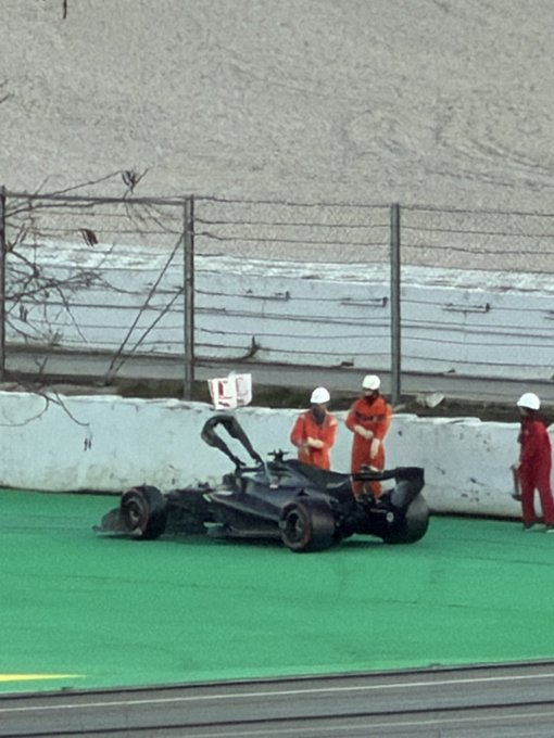 El Aston Martin se detuvo en la entrada a pits