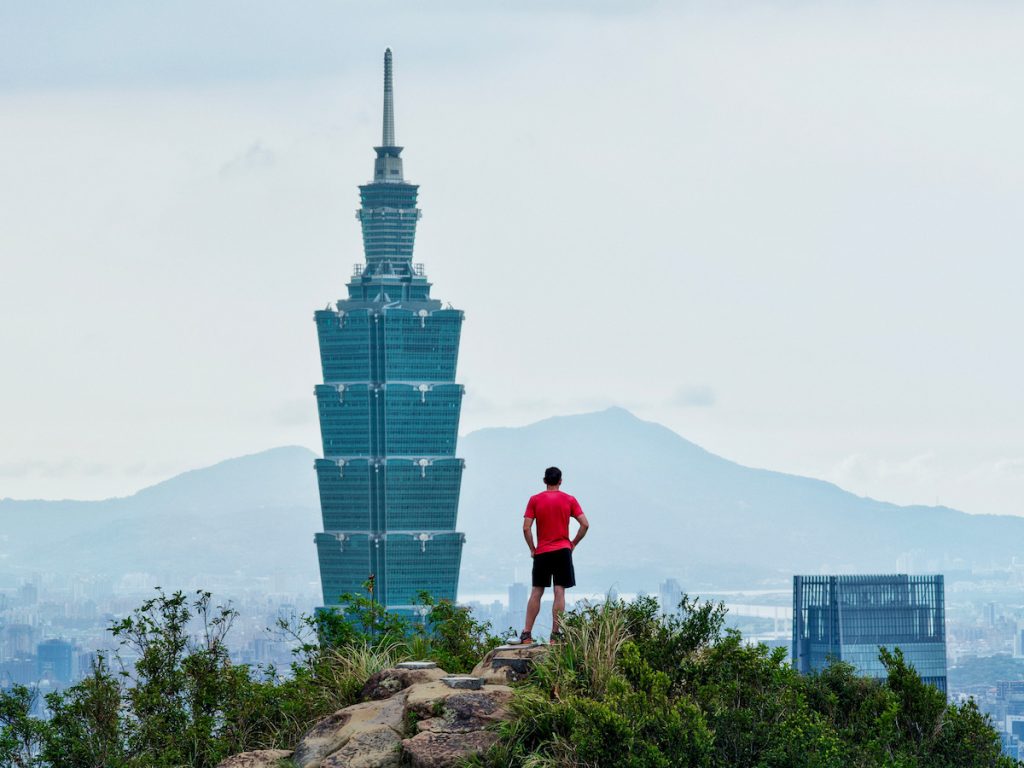 Alex Honnold y su increíble escalada libre en el Taipei 101 que se transmitirá en Netflix