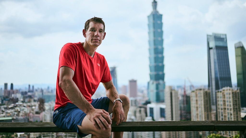 Alex Honnold y su increíble escalada libre en el Taipei 101 que se transmitirá en Netflix