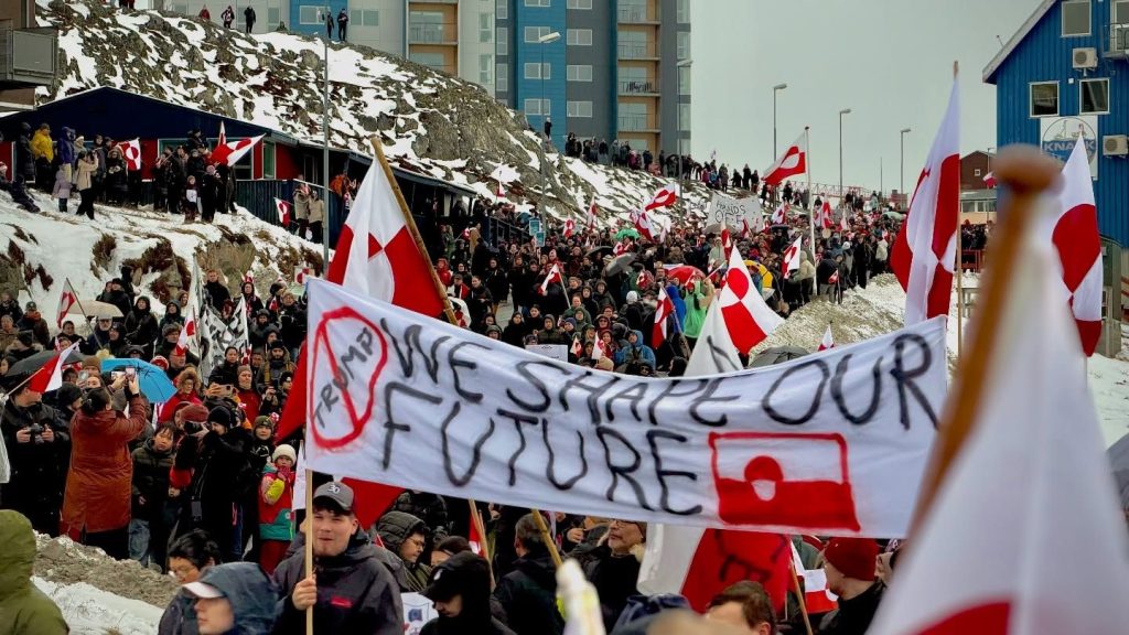 Trump impone aranceles a 8 países europeos hasta que le dejen anexar Groenlandia