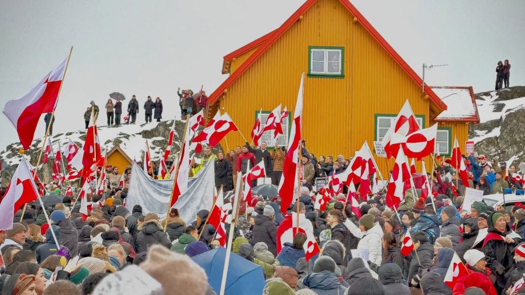 Trump impone aranceles a 8 países europeos hasta que le dejen anexar Groenlandia