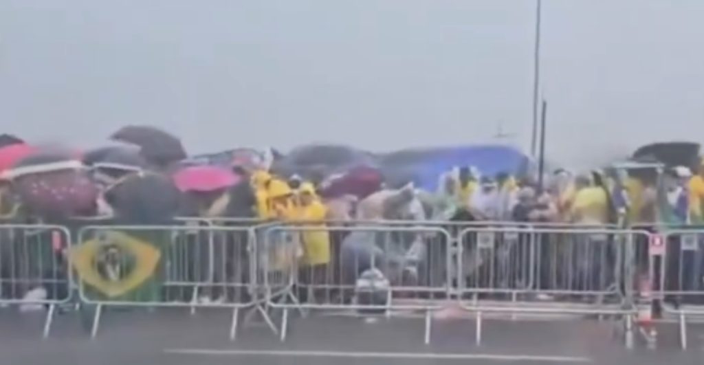 cae-rayo-durante-manifestacion-brasil-personas-heridas