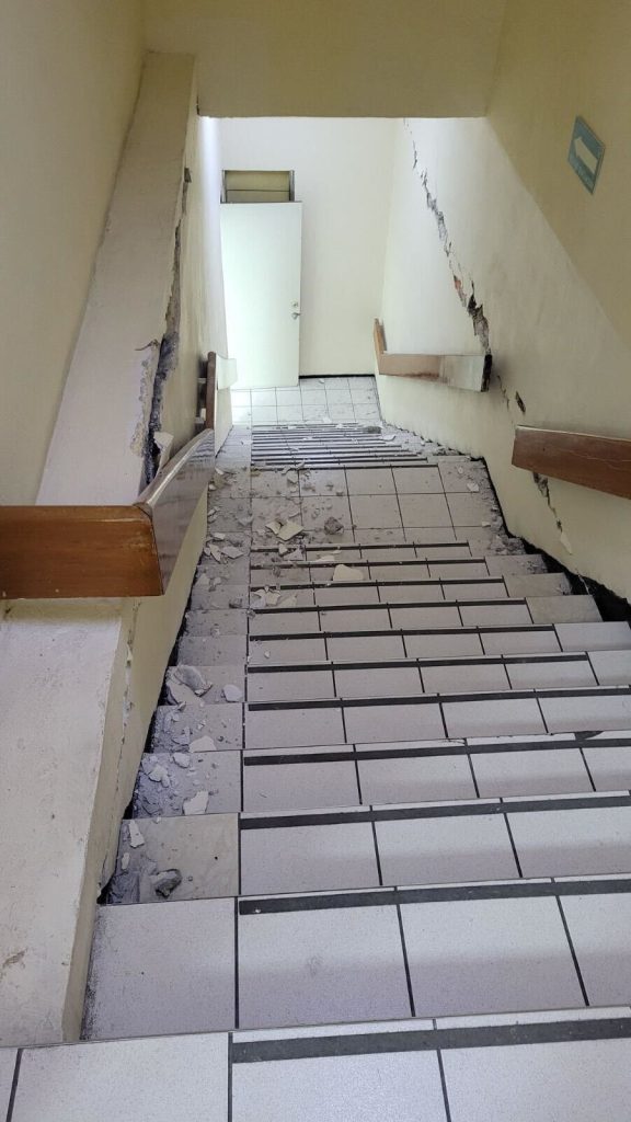 cuarteaduras hospital la raza