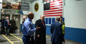 Donald Trump en fábrica de Ford