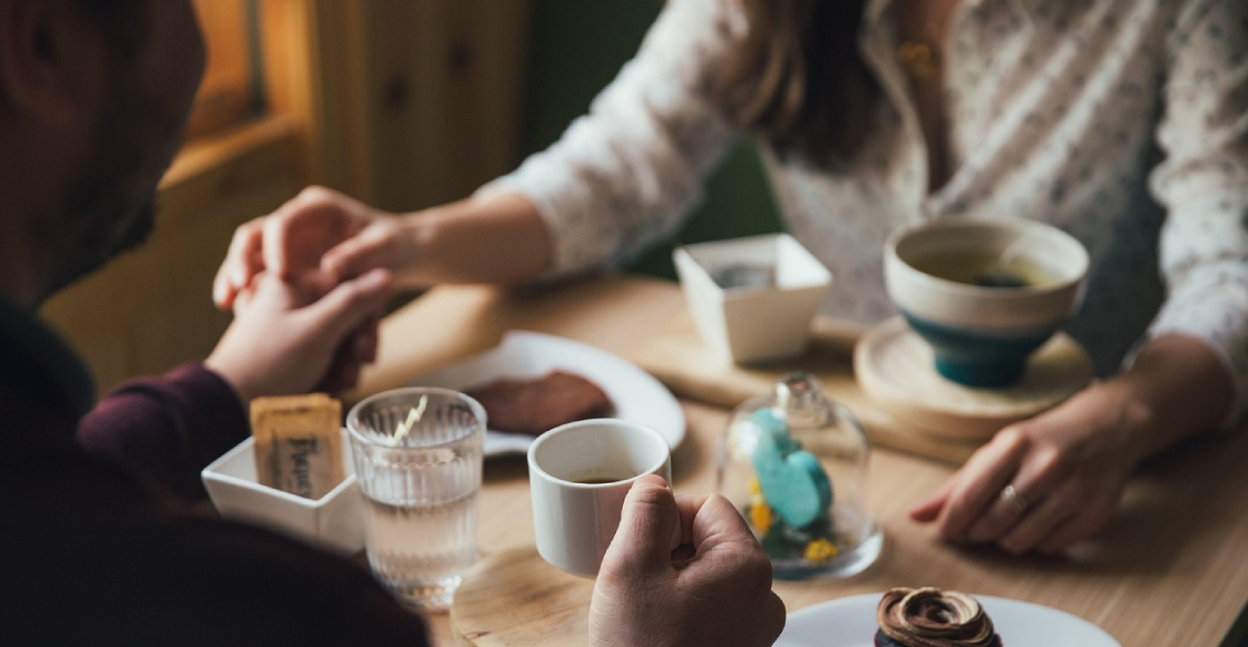 Hombre demanda a restaurante por exhibir su infidelidad en TikTok