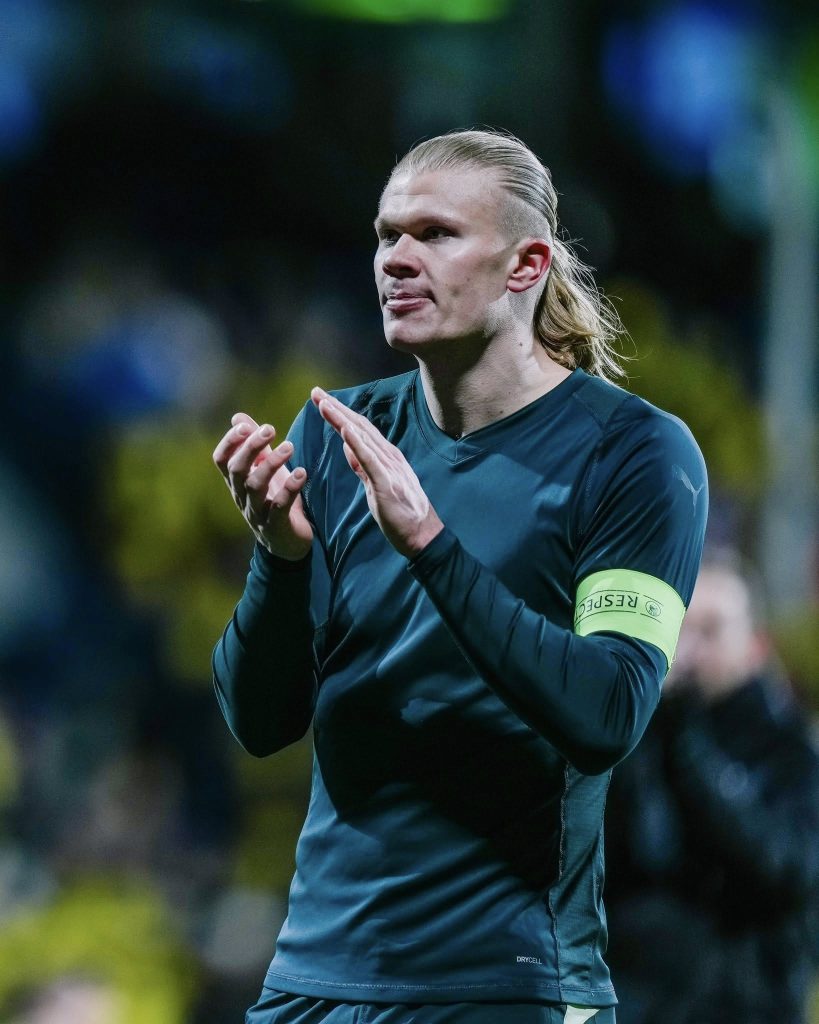 Jugadores de Manchester City reembolsarán a su afición por derrota en Champions