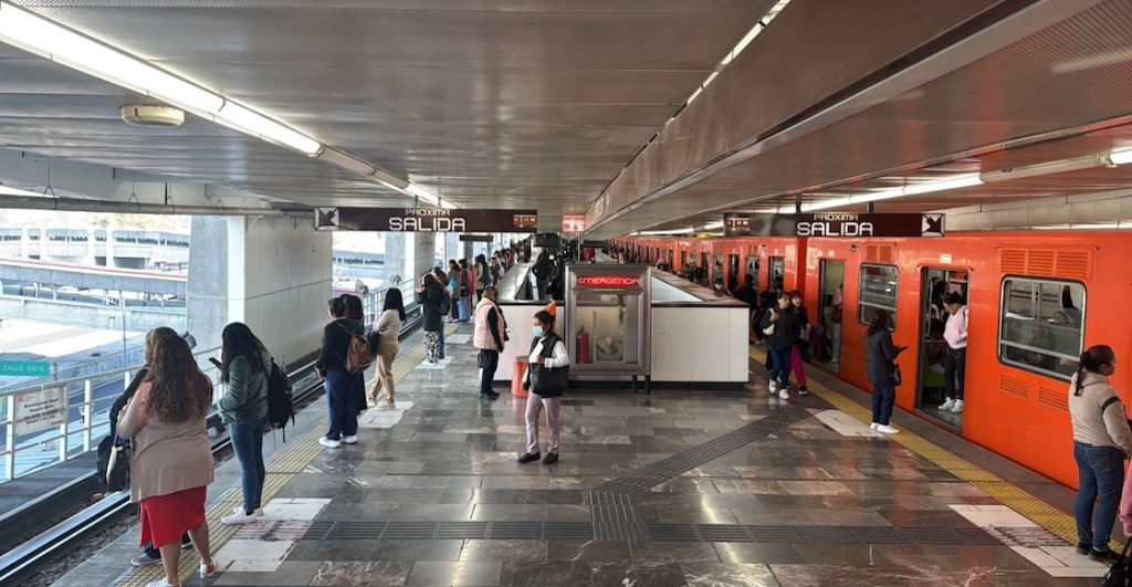 Carro vs. transporte público, ¿qué es mejor?