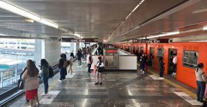 Carro vs. transporte público, ¿qué es mejor?