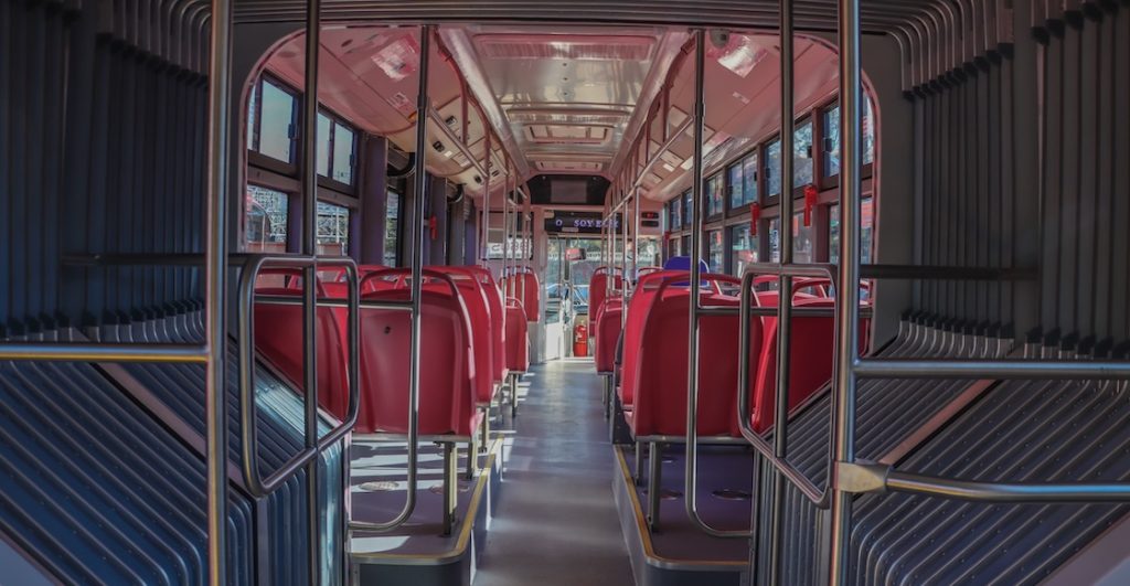 Carro vs. transporte público, ¿qué es mejor?