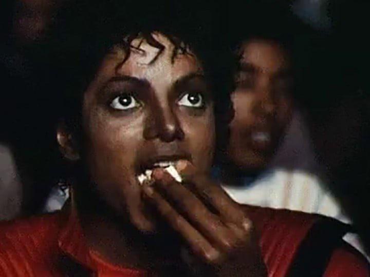 Michael Jackson comiendo palomitas