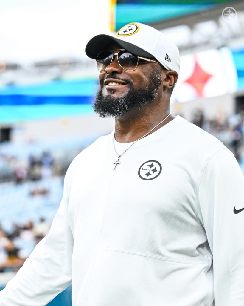 Mike Tomlin queda fuera de los Steelers