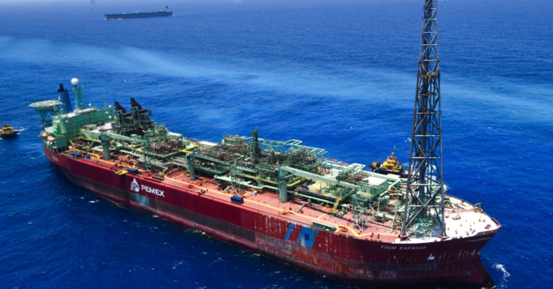 Estados Unidos autoriza comprar petróleo ruso para hacer frente a la escalada de precios