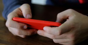 ¿Deberíamos prohibir los celulares en las escuelas?