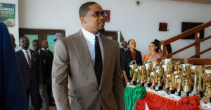 Samuel Eto'o multado y suspendido cuatro partidos por 'mala conducta': ¿Qué hizo?