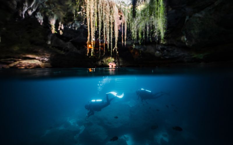 scuba diving en cavernas