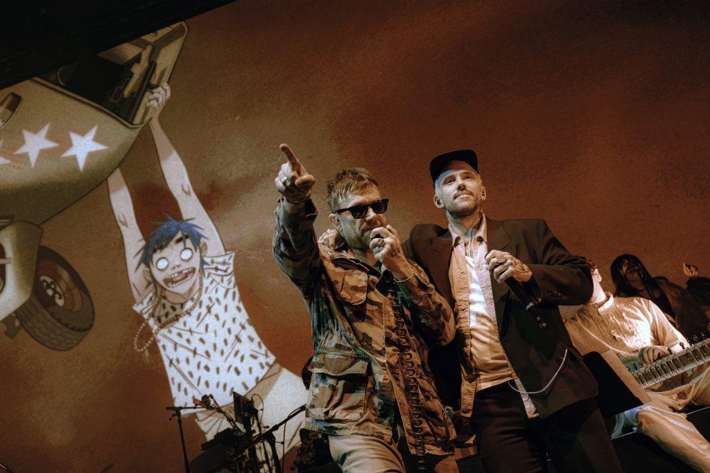Joe Talbot de IDLES como invitado de Gorillaz en el Hollywood Palladium de Los Ángeles el 23 de febrero de 2026