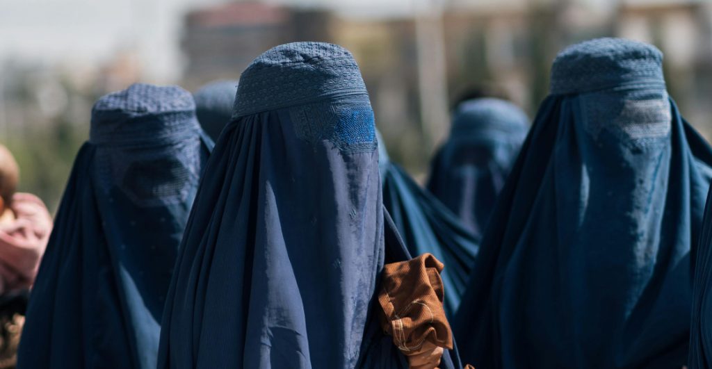 afganistan-legaliza-golpear-esposas-hijos-mientras-no-haya-heridas-visibles-2