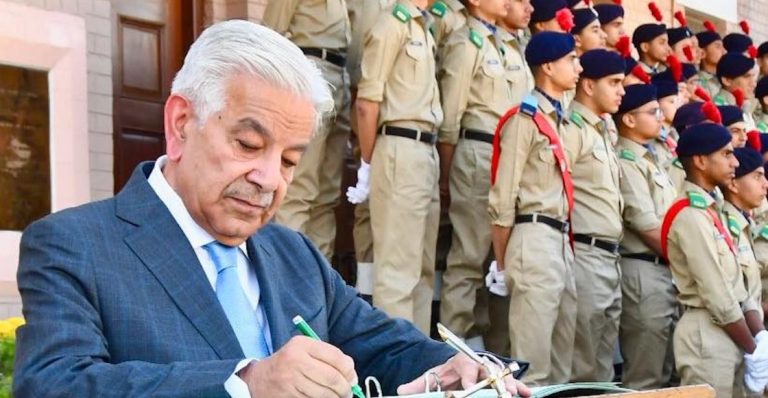 Pakistán declara "guerra abierta" contra Afganistán