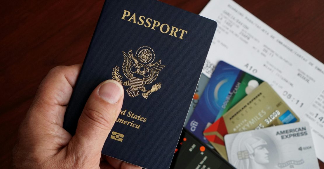 Estados Unidos revocará pasaportes a padres que adeuden $100,000 dólares o más en manutención infantil