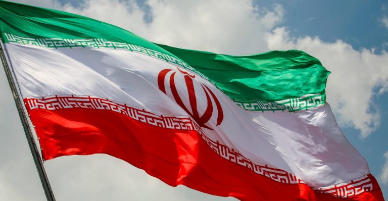 57 niñas murieron por ataque de Estados Unidos en escuela, denuncia Irán