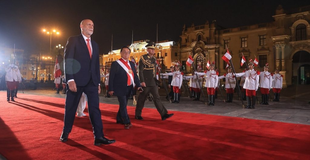 Perú tiene nuevo presidente interino: el polémico José María Balcázar
