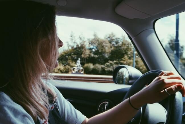 Mujeres al volante: Cómo las conductoras de las aplicaciones rompen los estigmas