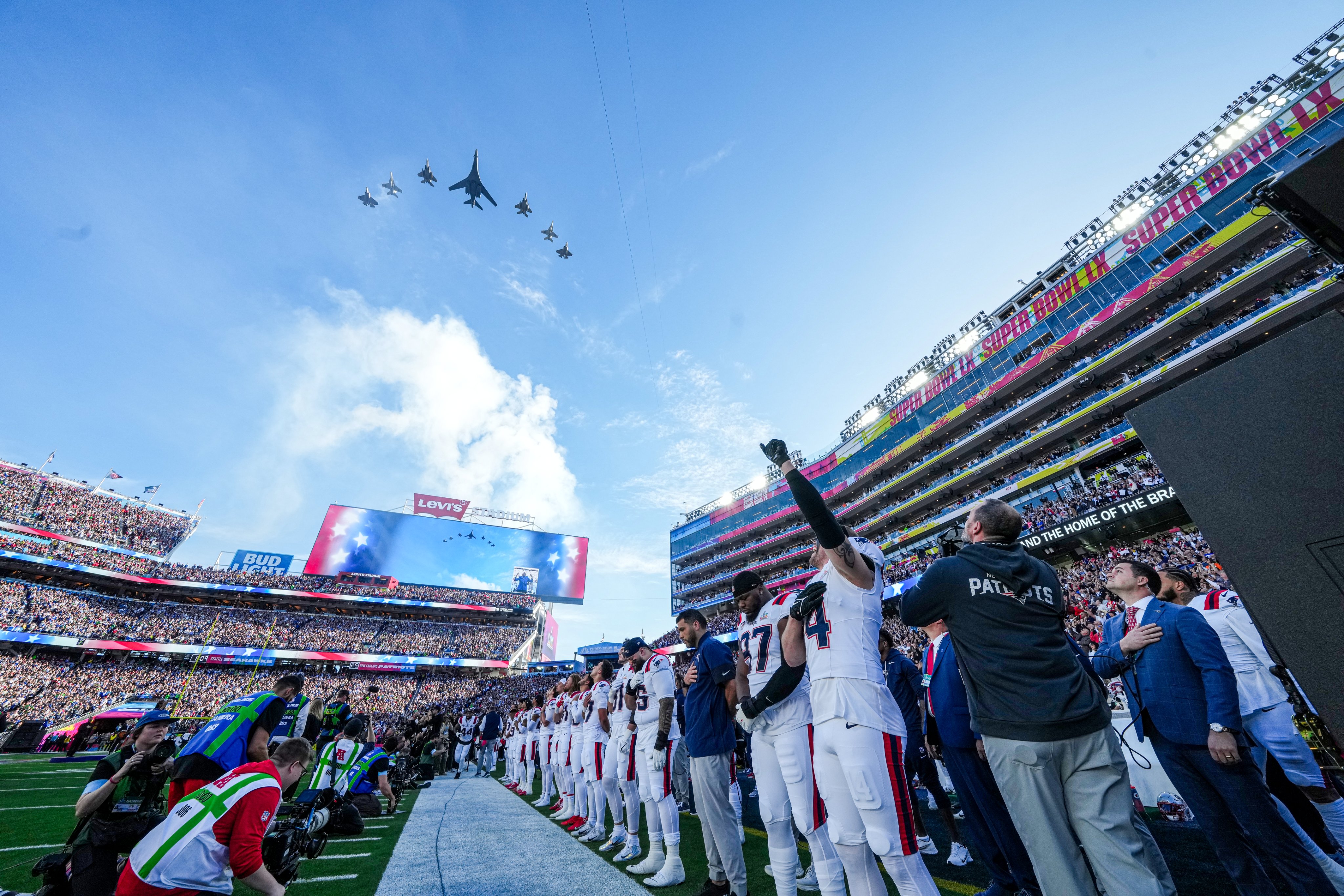 Los equipos saltan al emparrillado