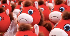 peluche-caballo-lloron-nueva-sensacion-china-origen-significado-1