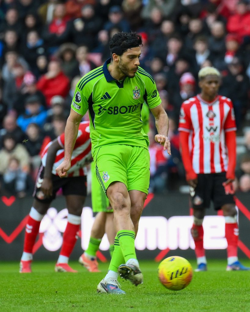 Raúl Jiménez marcó de penal ante Sunderland