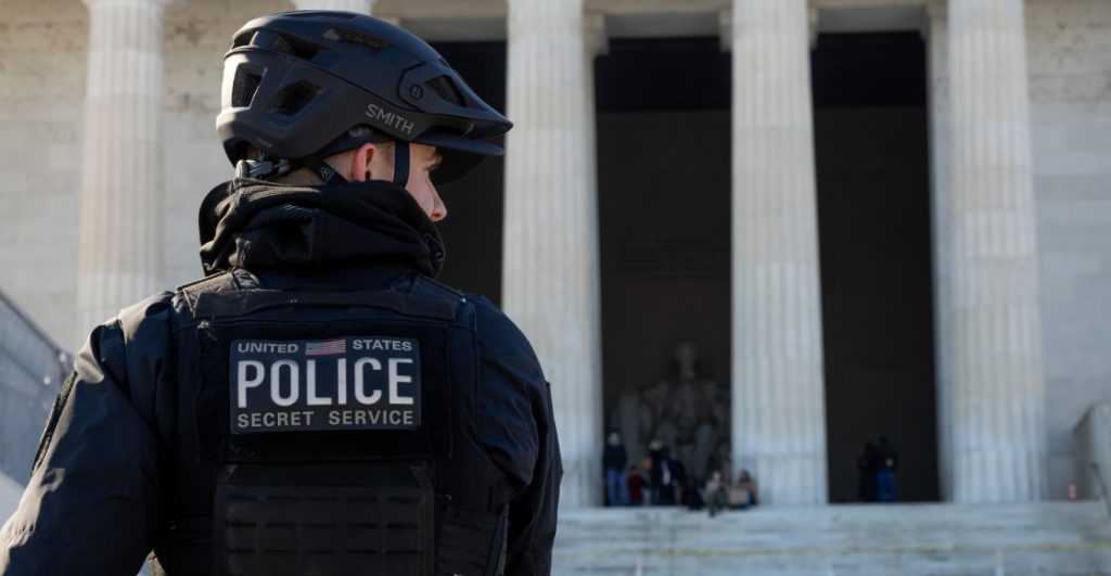 servicio-secreto-dispara-joven-intentaba-entrar-residencia-trump-2