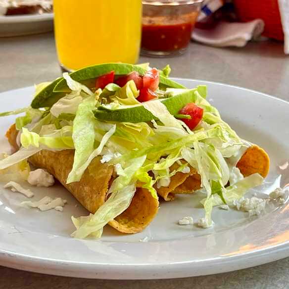 ¿Dónde comer los mejores tacos dorados de la CDMX?