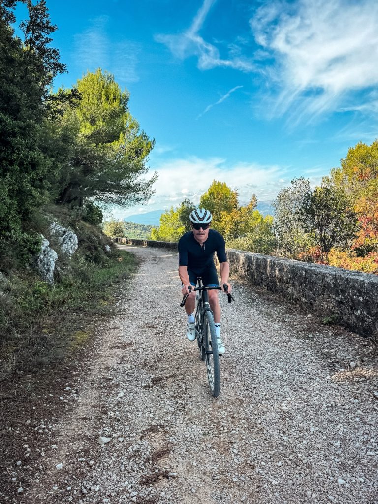 Valtteri Bottas en bicicleta