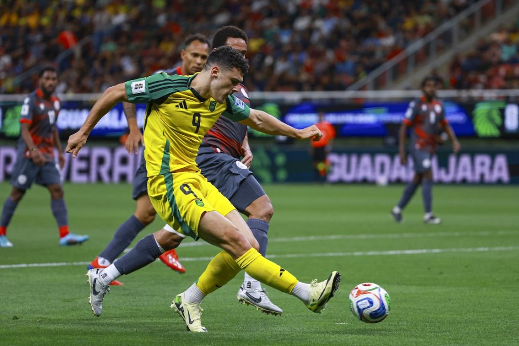 Bailey Cadamarteri hizo el gol de Jamaica