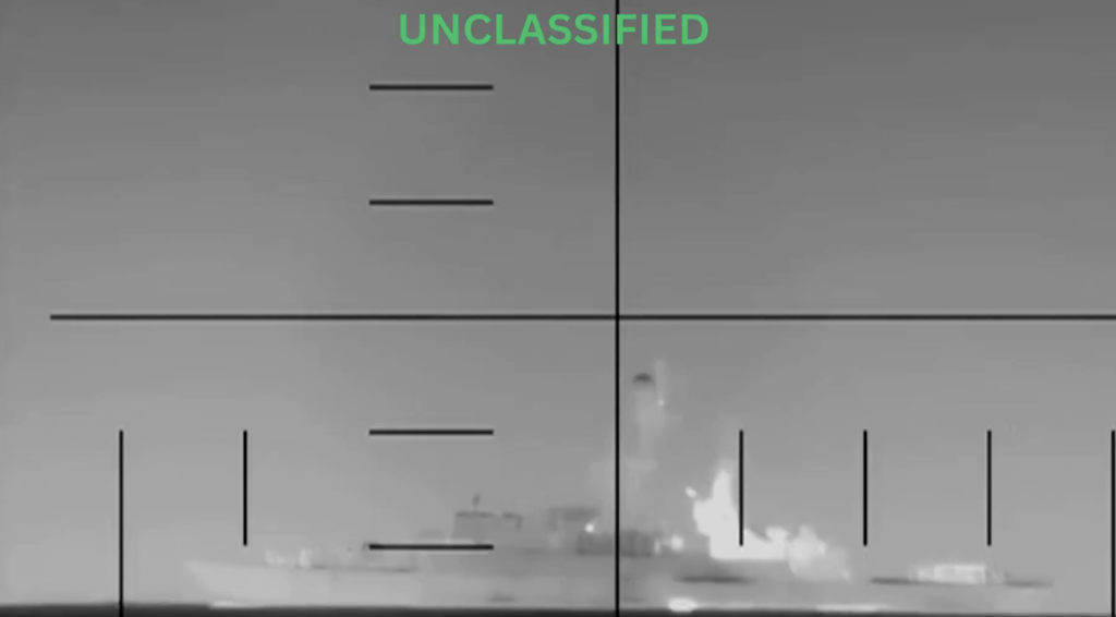 Estados Unidos presume que hundió buque de Irán con decenas de muertos