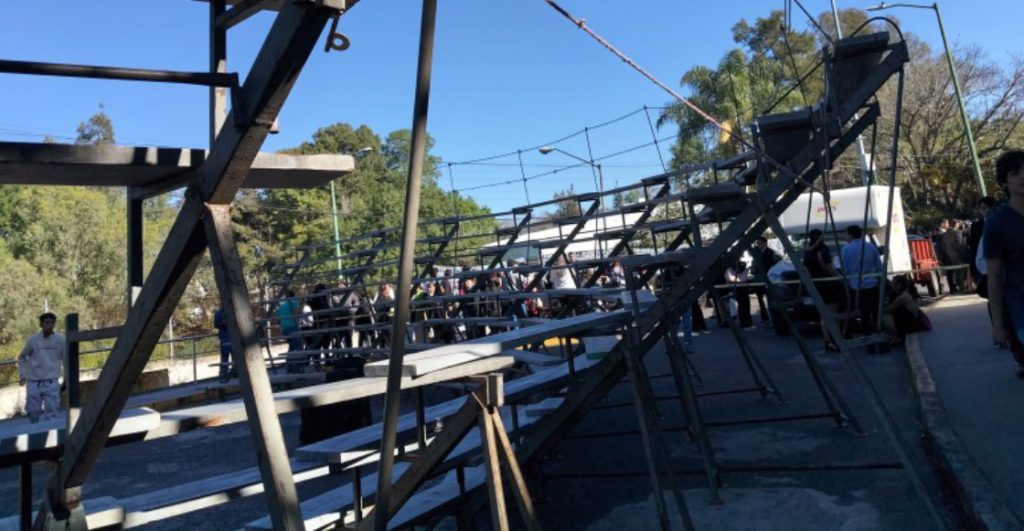 colapsan-gradas-foto-generacion-universidad-veracruzana-heridos-1