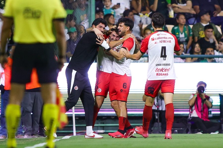 Diego Abreu festejó el gol con su papá
