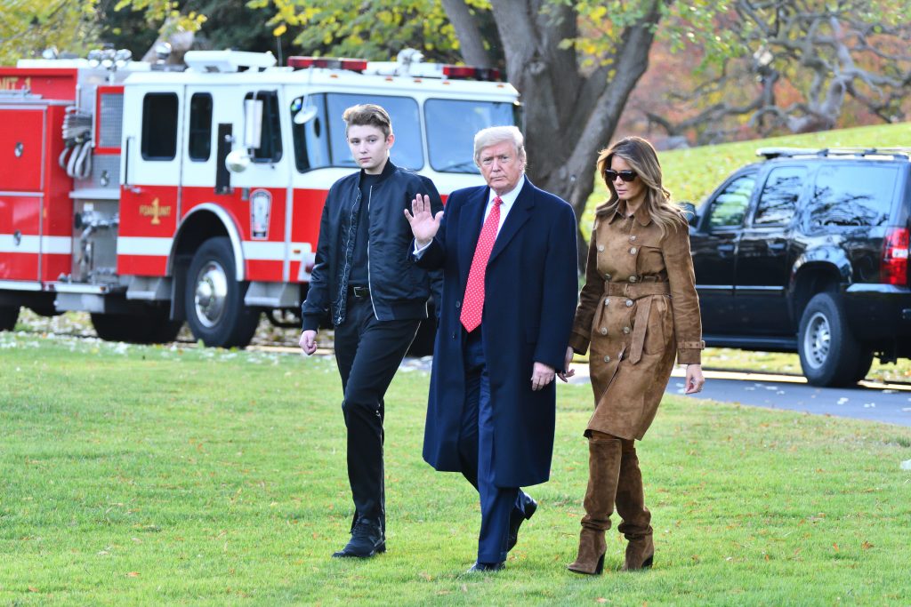 Barron, Donald y Melania Trump en 2019