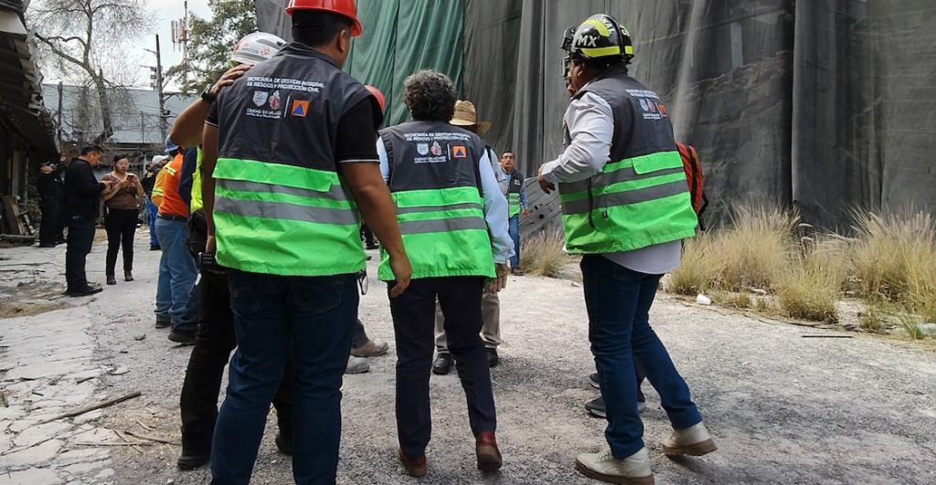 Colapsa edificio en San Antonio Abad; hay 3 personas atrapadas