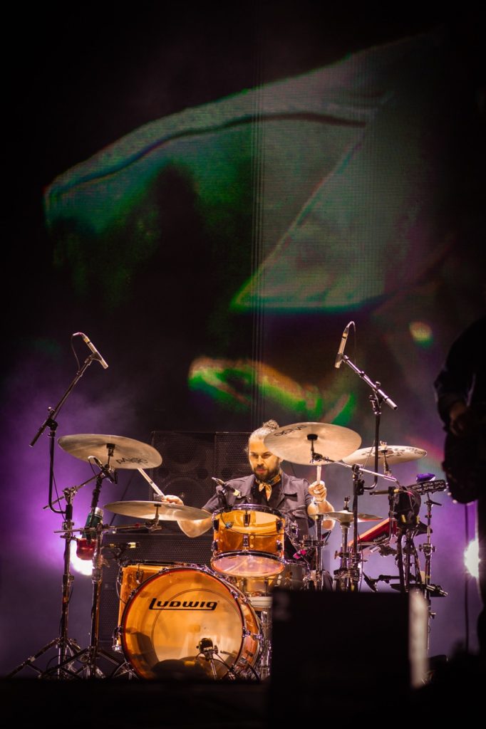 enjambre vive latino 2026