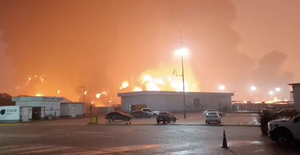 FGR contradice a Sheinbaum: Investigará incendio dentro de la Refinería Dos Bocas