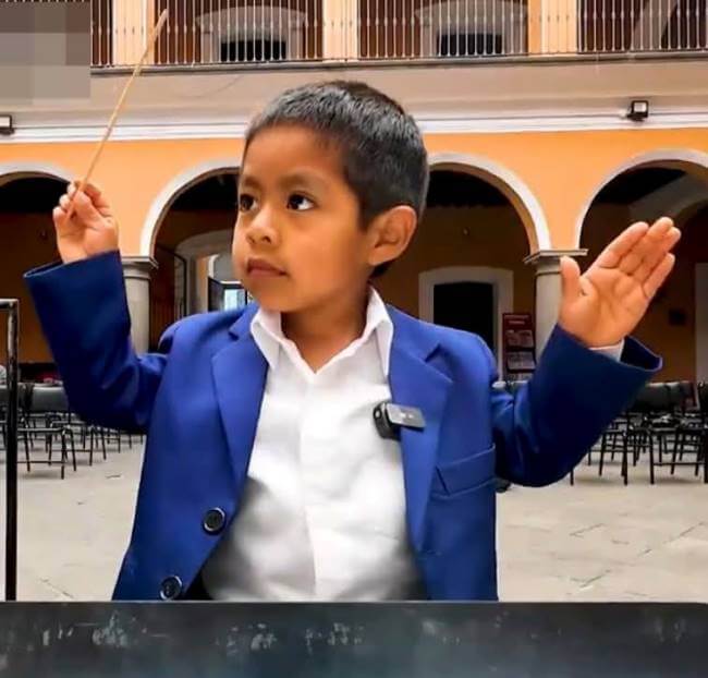 Gabriel Castillo: Tiene 4 años, es de Puebla y ya dirigió su primer orquesta