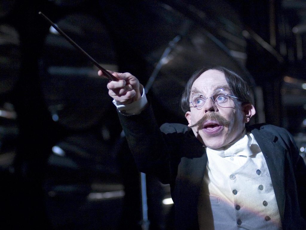 Warwick Davis como el profesor Flitwick en las películas de Harry Potter 