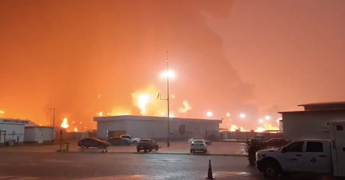 Incendio al exterior de refinería Olmeca en Dos Bocas… ¿qué pasó?